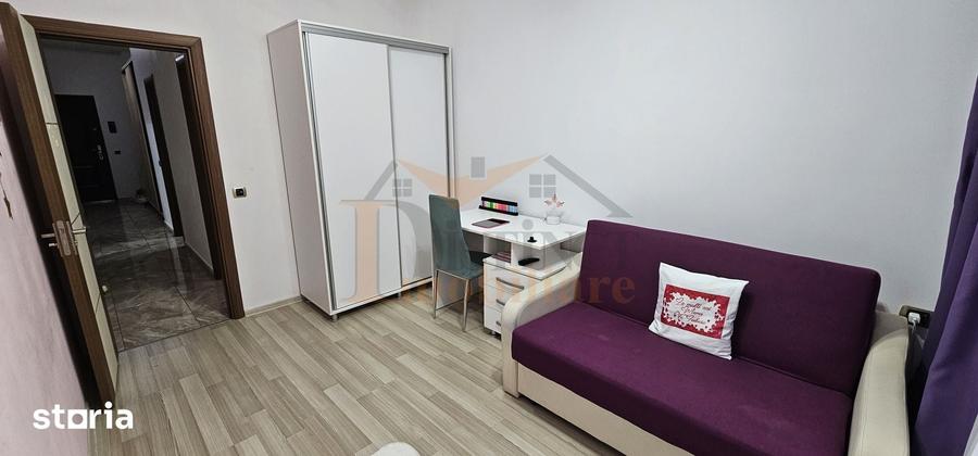 Apartament cu 3 camere decomandat în Tractorul