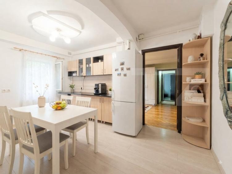 Apartament cu 3 camere semidecomandat, mobilat în Lipovei