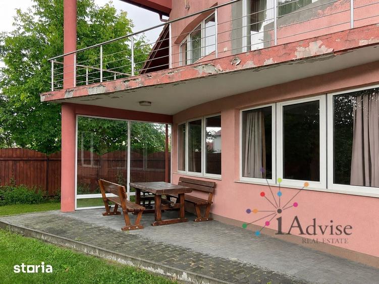 Casă cu 6 camere cu Teren 1000 Mp în Cristian