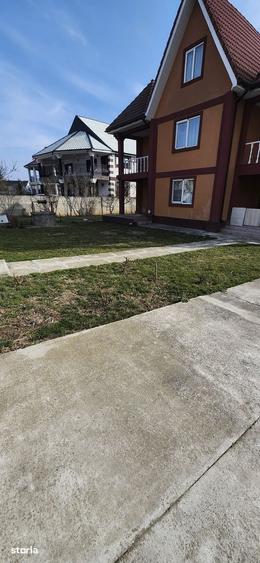 Casă cu 6 camere cu Teren 3160 Mp în Central