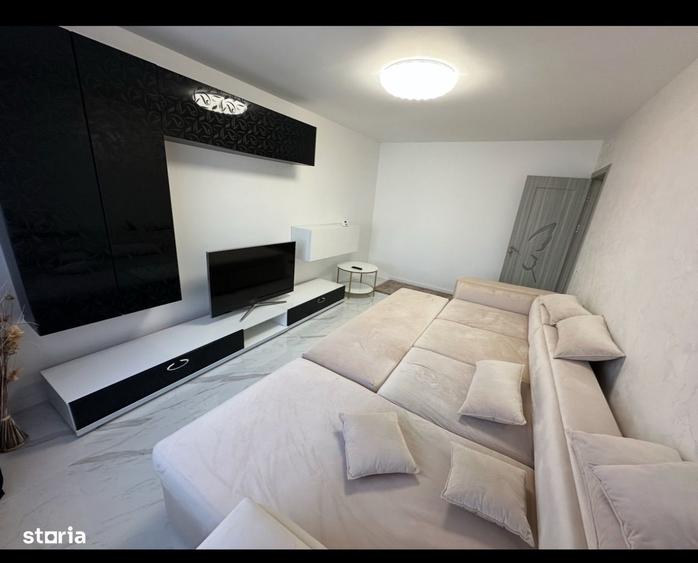Apartament cu 2 camere decomandat în Școlilor