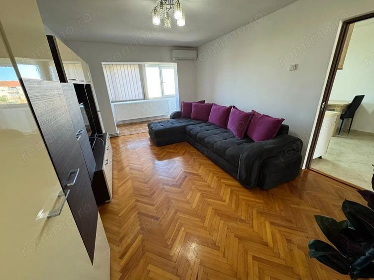 Apartament cu 3 camere decomandat în Girocului