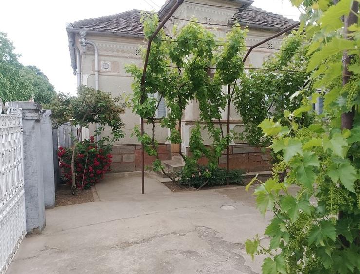 Casă cu 4 camere în Ciupercenii Vechi