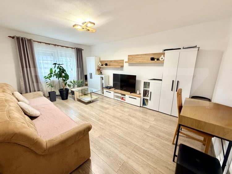Apartament cu 3 camere decomandat, mobilat în Cetate
