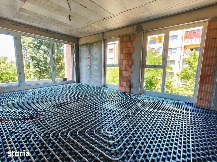 Apartament cu 3 camere decomandat în Titan