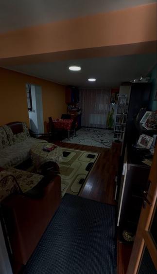 Casa parter+mansarda si spatiu comercial - 1