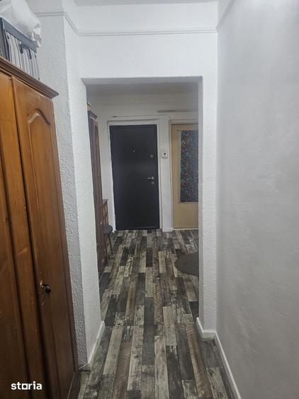 Apartament cu 3 camere decomandat în Tomești