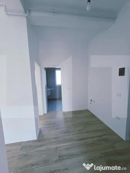 Apartament cu 3 camere semidecomandat în Torontalului