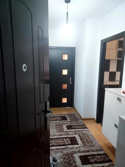 Apartament cu 3 camere decomandat în Negoești