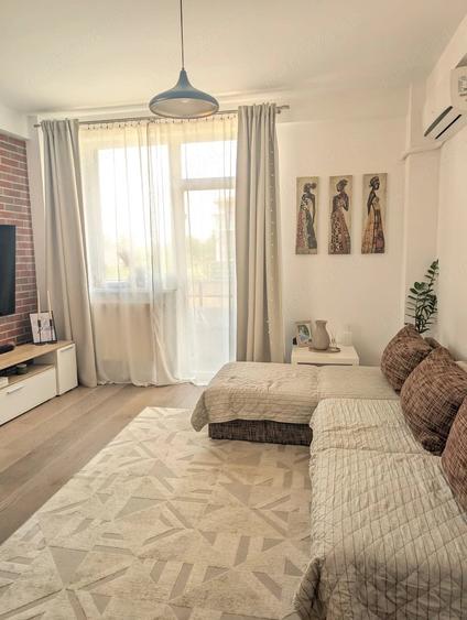 Apartament cu 4 camere decomandat în Central