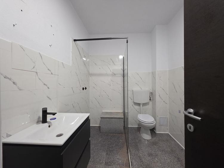 Casă individuală cu 7 camere cu Piscina în Central