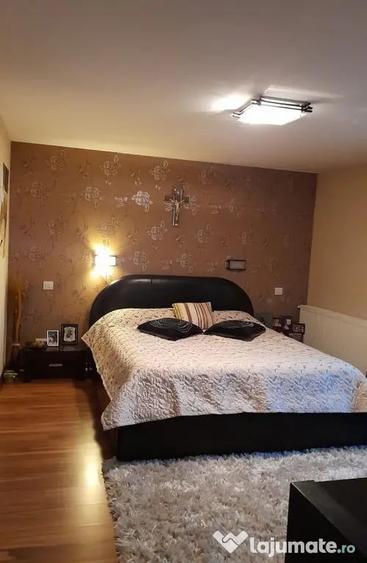 Apartament cu 5 camere decomandat, mobilat în Central