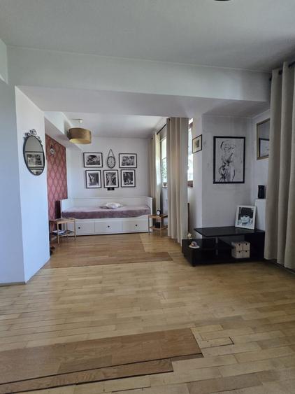 Apartament cu 3 camere, mobilat în Bucium