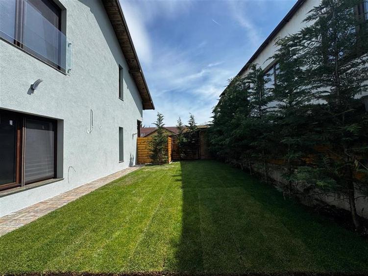 Duplex cu 4 camere cu Canalizare în Gruia