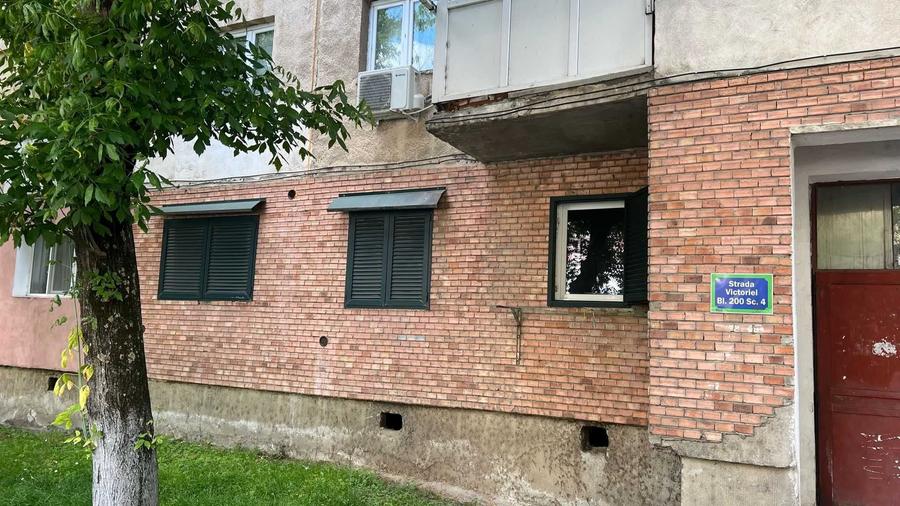 Apartament cu 4 camere decomandat în Central