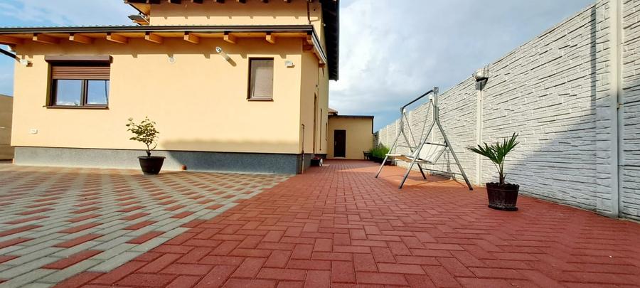 Casă individuală cu 5 camere cu Canalizare în Giroc