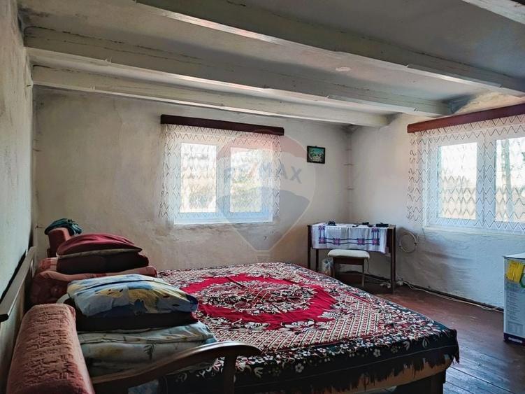 Casă cu 2 camere cu Teren 280 Mp în Rod