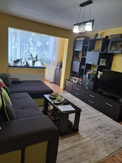 Apartament cu 4 camere semidecomandat în Drumul Carului