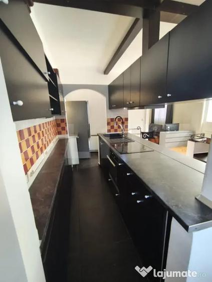 Apartament cu 4 camere semidecomandat în Ultracentral