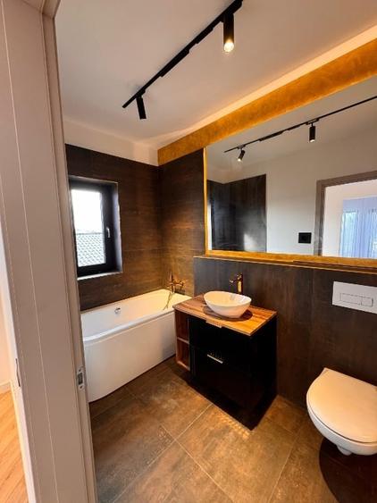 Duplex cu 4 camere cu Canalizare în Domnești