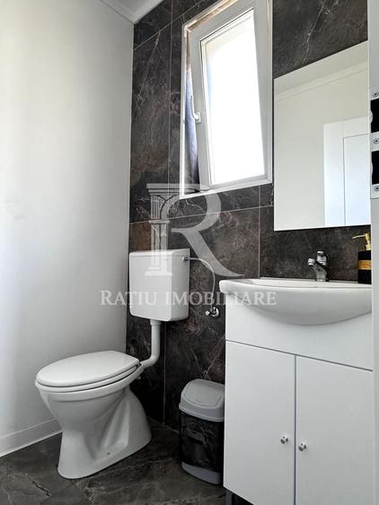 Casă individuală cu 6 camere cu Canalizare în Sânmartin