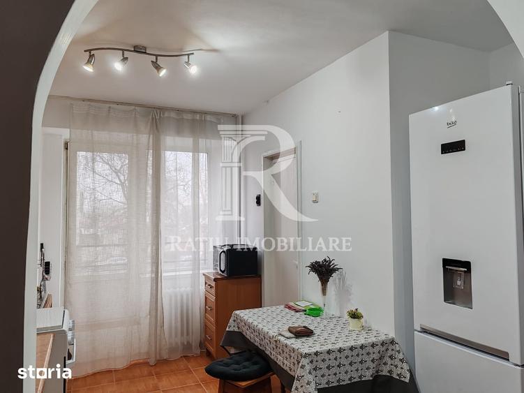Apartament cu 3 camere semidecomandat în Nufărul