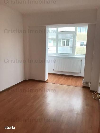 Apartament cu 3 camere decomandat în Obor