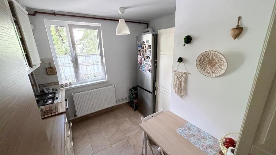 Apartament cu 4 camere decomandat în Drumul Taberei