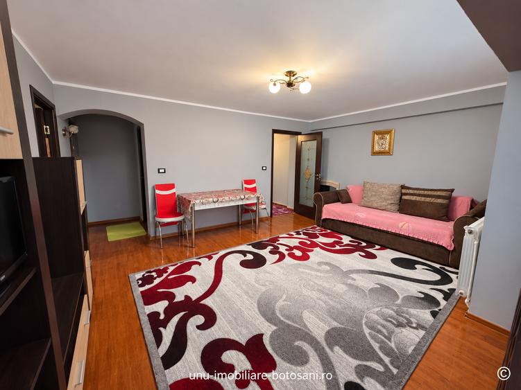 Apartament cu 3 camere decomandat în Central