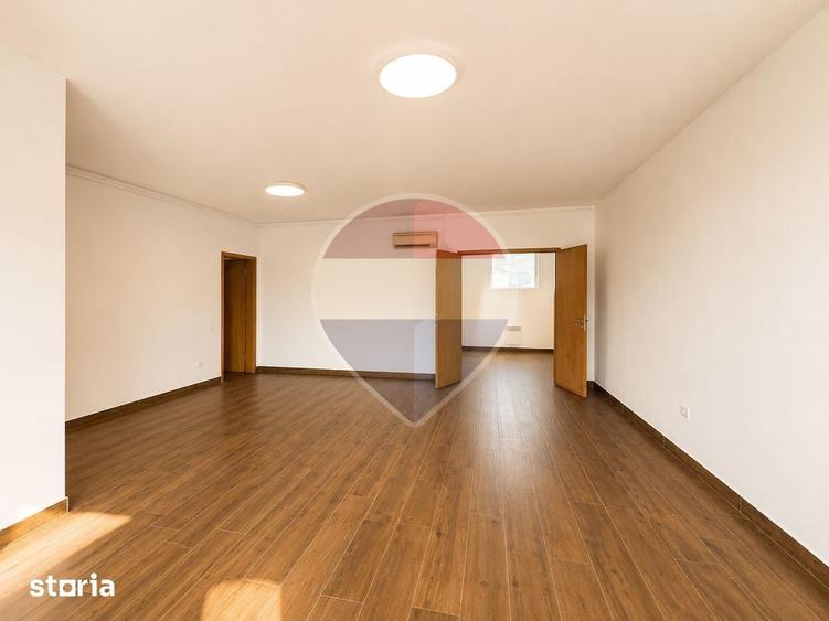 Spațiu comercial, de 120 mp, în Letea