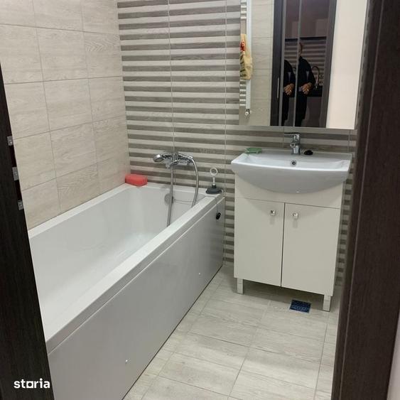 Garsonieră decomandată în Roșu
