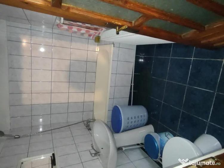 Casă cu 5 camere în Chercea