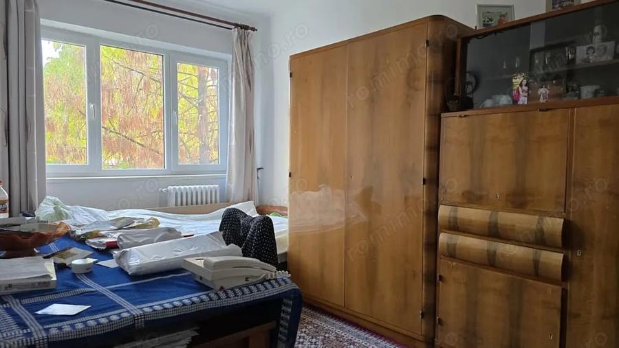 Apartament cu 3 camere semidecomandat în Zamfirescu