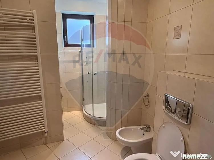 Apartament cu 4 camere semidecomandat în Nordului