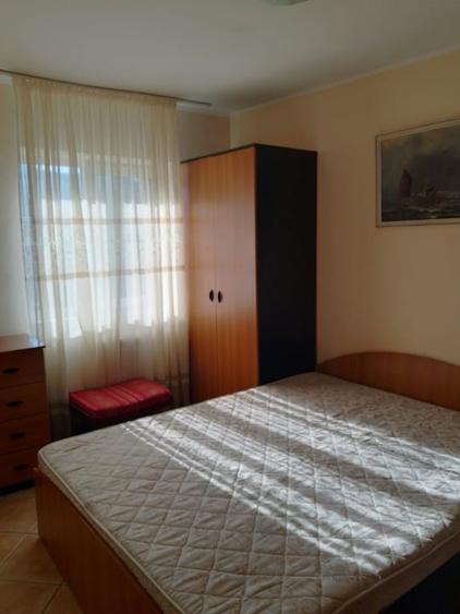 Apartament cu 2 camere decomandat, mobilat în Telecabinei