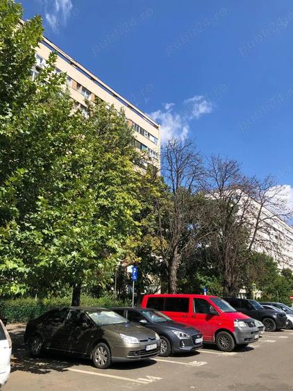 Apartament cu 3 camere semidecomandat în Gorjului
