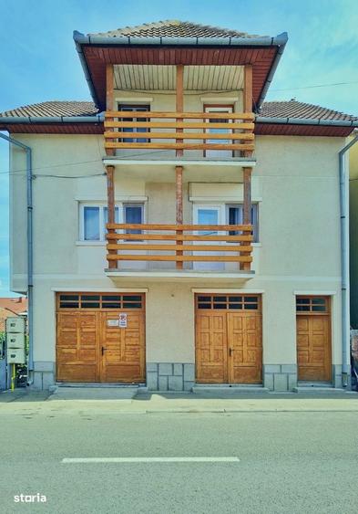 Casă cu 5 camere cu Teren 100 Mp în Central