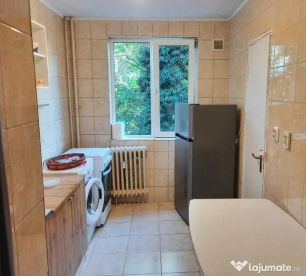 Apartament cu 3 camere decomandat în Drumul Taberei