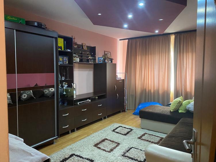 Apartament cu 2 camere decomandat, mobilat în Mărăști