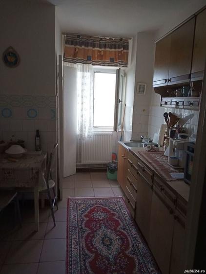 Apartament cu 4 camere decomandat în Central