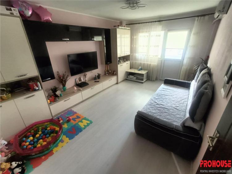 Apartament cu 3 camere decomandat în Mioriței