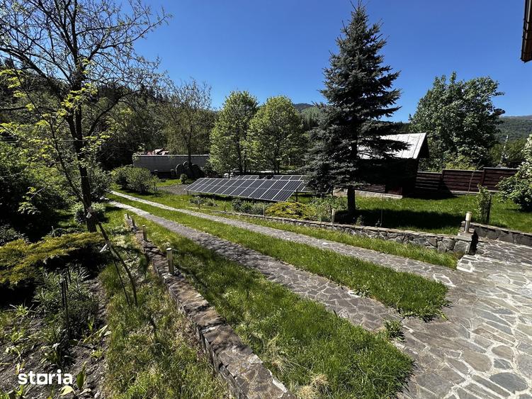 Casă cu 5 camere cu Teren 1286 Mp în Măneciu