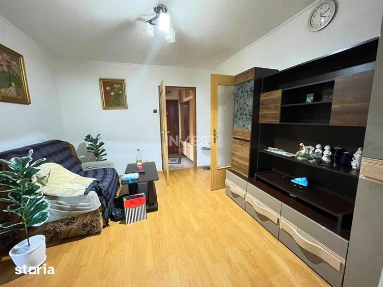 Apartament cu 3 camere în Podu Roș