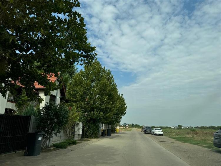 Casă cu 3 camere cu Teren 300 Mp în Central