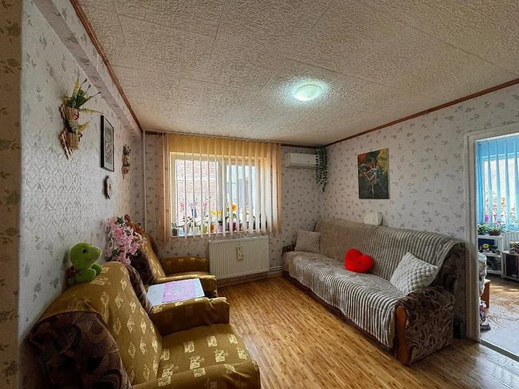 Apartament cu 3 camere semidecomandat în Gojdu