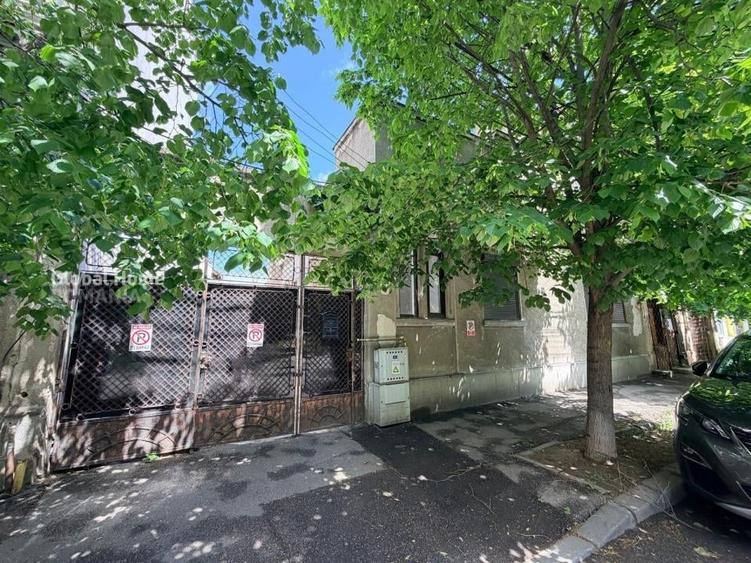 Casă cu 6 camere cu Teren 306 Mp în Vatra Luminoasă