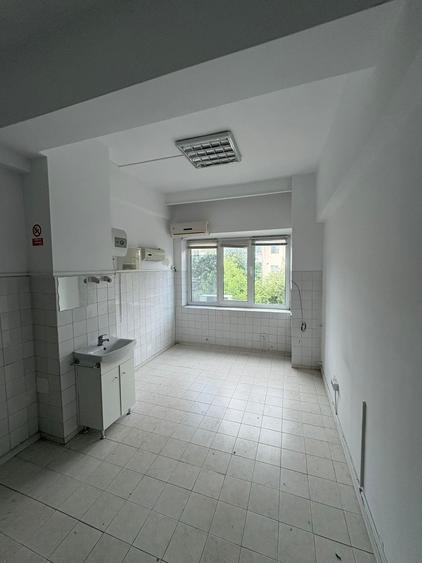 Spațiu comercial, de 17.5 mp, în Central