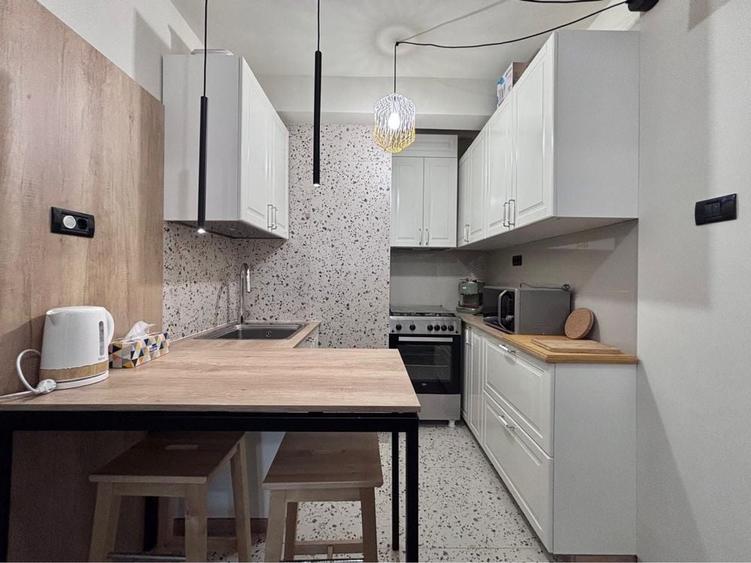 Apartament cu 3 camere decomandat în Palazu Mare