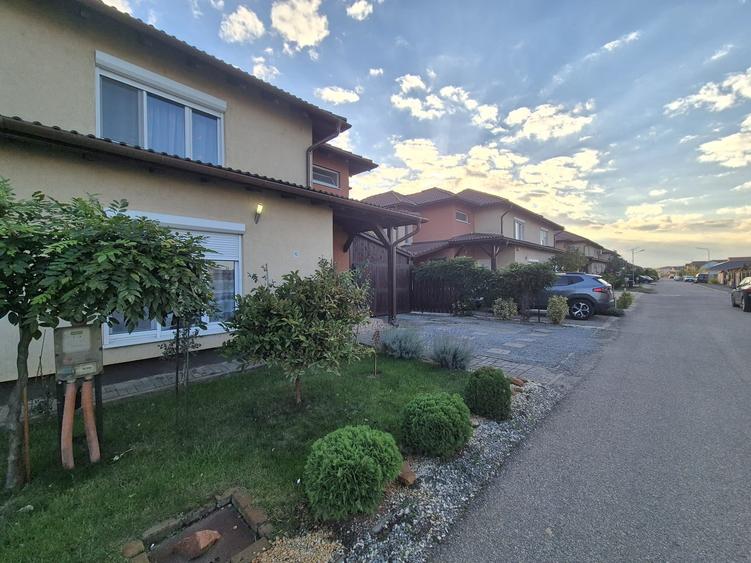 Duplex cu 4 camere cu Canalizare în Vladimirescu
