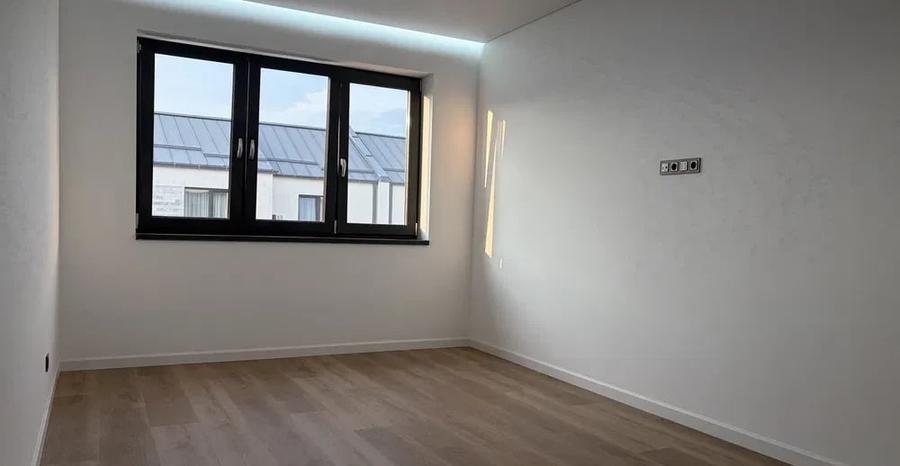 Apartament cu 3 camere în Cetate
